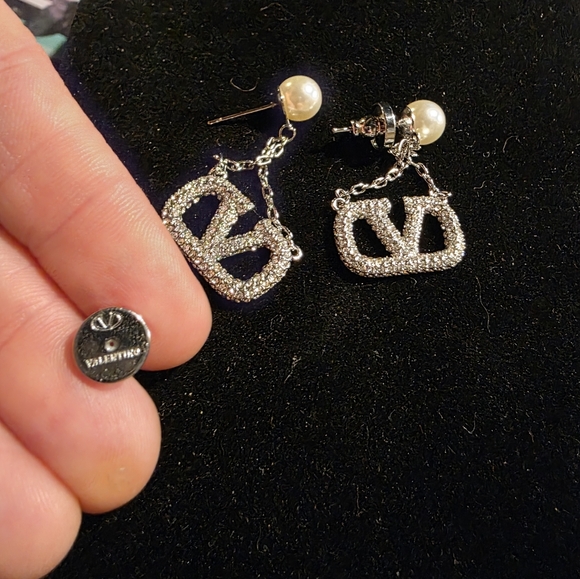 USED....Elegant Valintino Silver and Pearl Drop Earrings - Picture 4 of 5